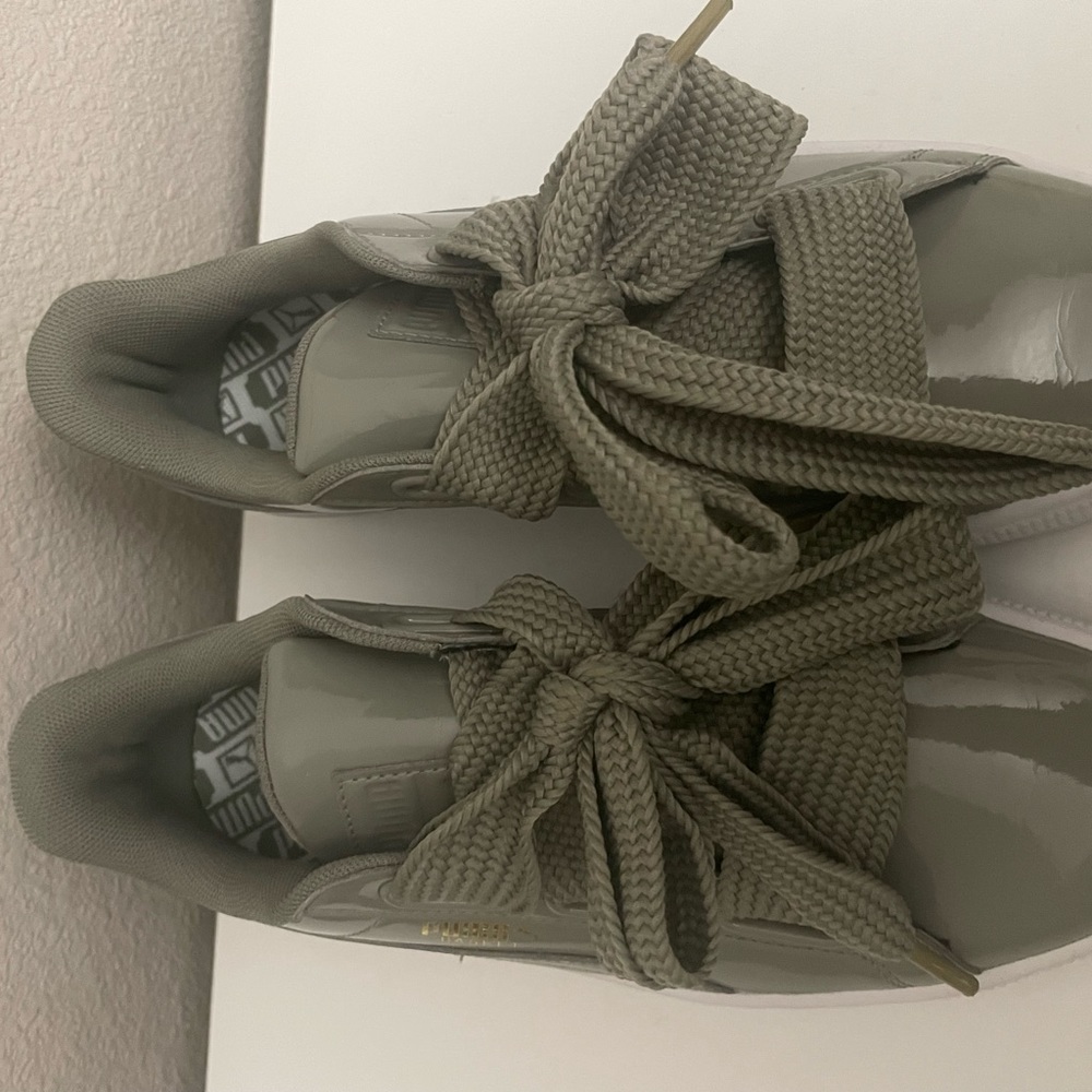 Women’s Gray Pumas